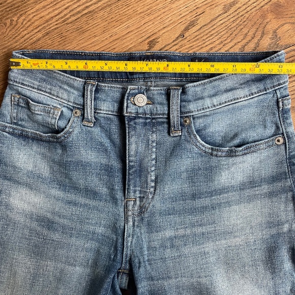 Lucky Brand (6/28) light wash mid rise skinny jeans - Picture 3 of 6